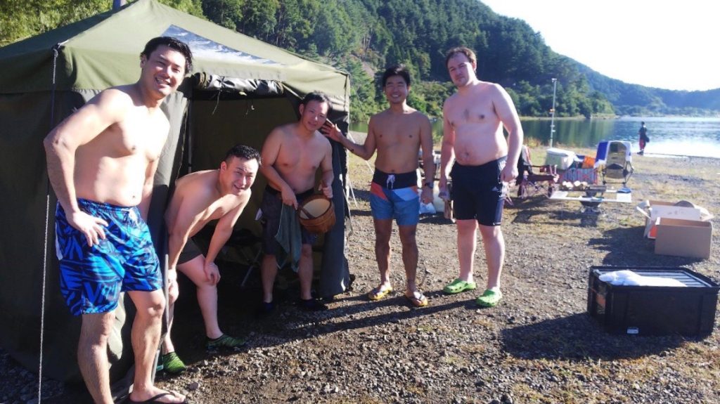 仕事仲間とプライベートでアウトドアサウナも楽しんじゃう^^